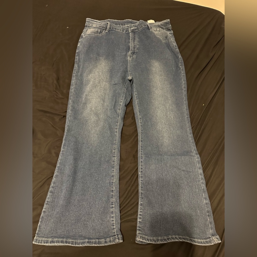 Women's Plus Washed Button Fly High Stretch Flared Leg Jeans With Pockets